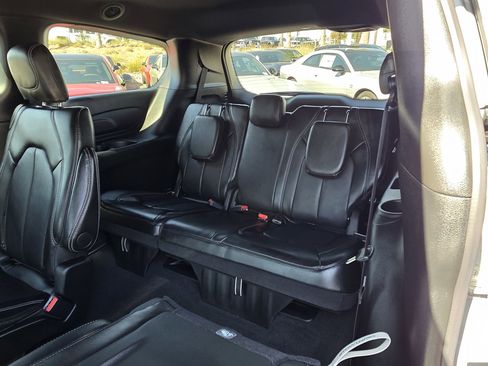 New 2026 Chrysler Pacifica Select image 18