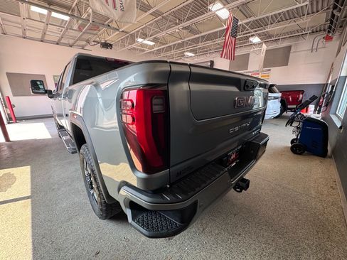 Used 2025 GMC Sierra 2500 Denali w/ Denali Reserve Package AWD/4WD image 7