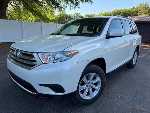 Used 2013 Toyota Highlander FWD image 1