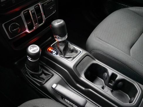 Used 2022 Jeep Wrangler Unlimited Sport AWD/4WD image 19