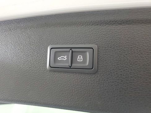 Used 2024 Audi Q5 2.0T Prestige w/ Prestige Package image 10