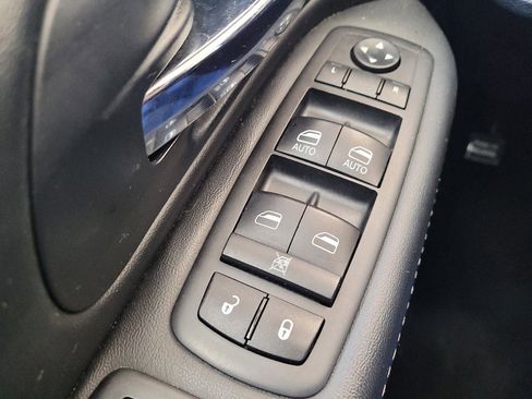 Used 2016 Dodge Grand Caravan SE FWD image 27