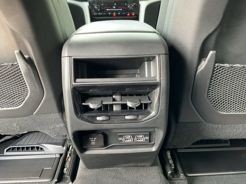 Used 2025 Jeep Grand Cherokee Altitude AWD/4WD image 17