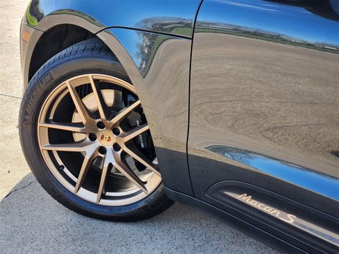 Used 2023 Porsche Macan S w/ Sport Chrono Package image 17