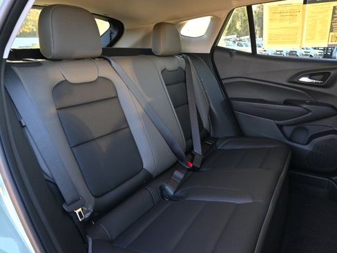 Used 2026 Chevrolet Trax ACTIV w/ Sunroof Package image 11