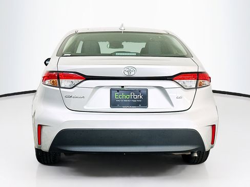 Used 2024 Toyota Corolla LE image 7