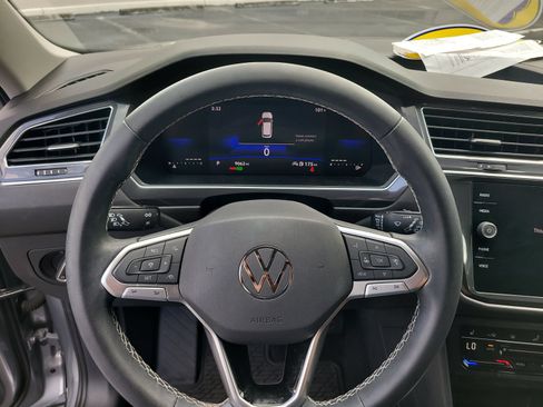 Used 2023 Volkswagen Tiguan SE FWD image 27