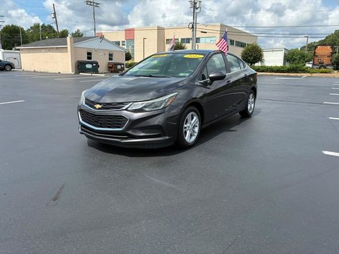 Used 2017 Chevrolet Cruze LT w/ Convenience Package FWD image 14