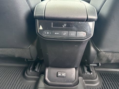 Used 2023 Toyota Highlander XLE image 28