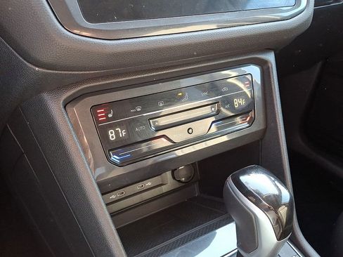 Used 2024 Volkswagen Tiguan SE image 17