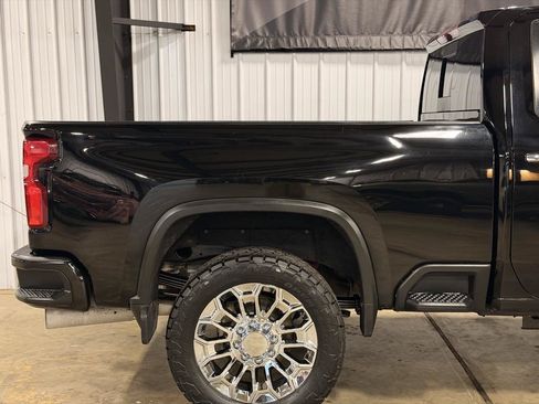 Used 2021 Chevrolet Silverado 2500 LTZ w/ LTZ Convenience Package AWD/4WD image 9