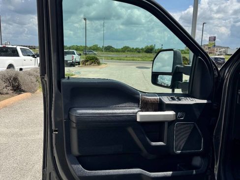 Used 2017 Ford F350 Lariat AWD/4WD image 3