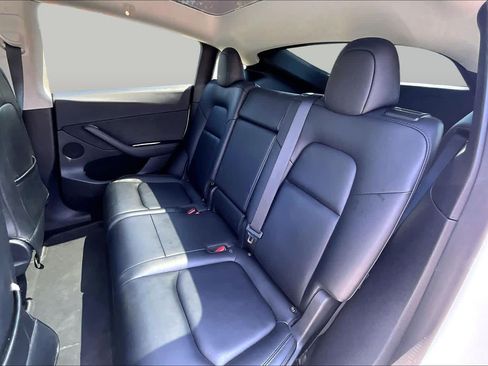 Used 2022 Tesla Model Y Long Range AWD/4WD image 21
