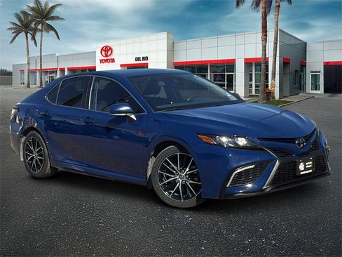 Used 2023 Toyota Camry SE image 1