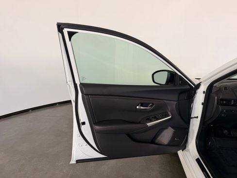 Used 2025 Nissan Sentra SR w/ SR Premium Package FWD image 11