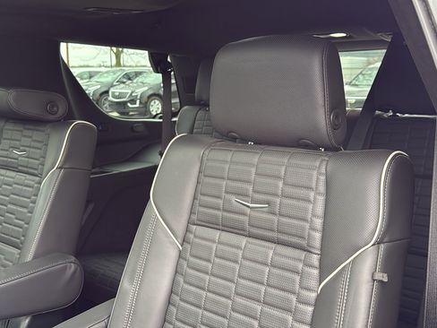 Certified 2024 Cadillac Escalade Premium Luxury Platinum AWD/4WD image 28