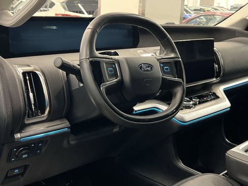 Used 2025 Ford Expedition Max Platinum image 12