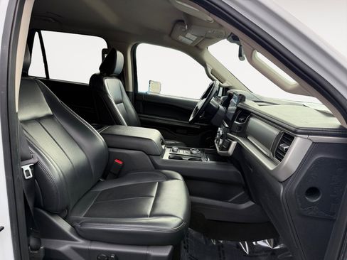 Used 2024 Ford Expedition XLT image 19