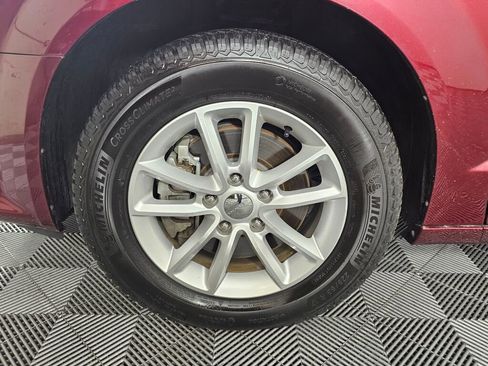 Used 2019 Dodge Grand Caravan SXT image 9