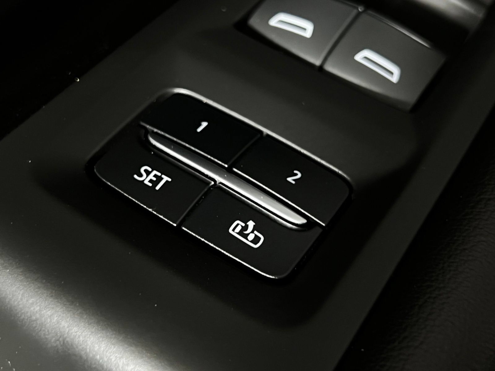 Used 2023 Chevrolet Tahoe Premier AWD/4WD image 16