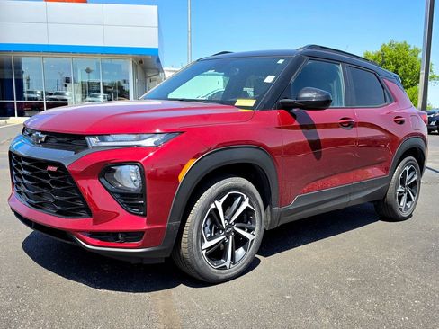 Used 2023 Chevrolet TrailBlazer RS w/ Sun and Liftgate Package AWD/4WD image 2