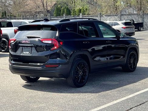 Used 2023 GMC Terrain SLE w/ Driver Convenience Package image 5