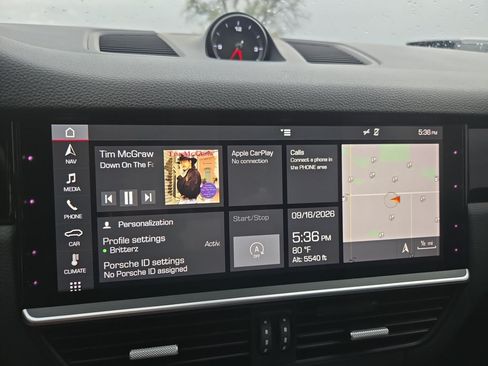 Used 2019 Porsche Cayenne AWD/4WD image 24