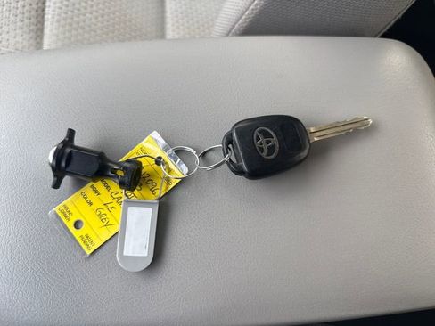 Used 2013 Toyota Camry LE FWD image 28