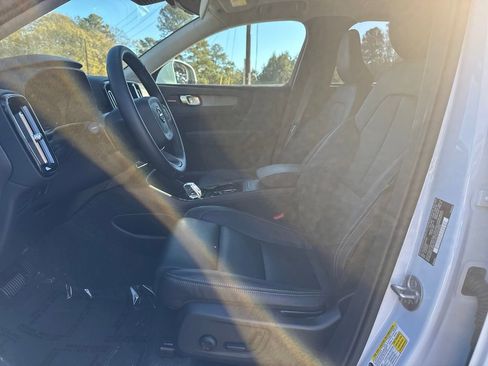 Certified 2025 Volvo XC40 B5 Ultra w/ Protection Package image 11