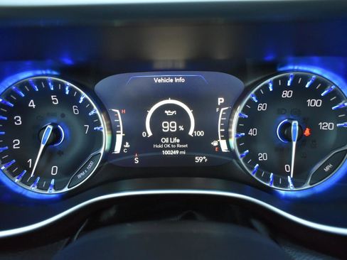 Used 2020 Chrysler Pacifica Limited image 17