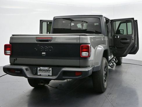 Used 2022 Jeep Gladiator Sport image 36