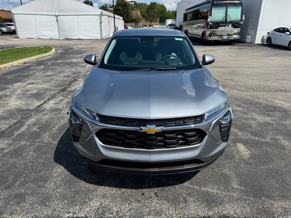 New 2026 Chevrolet Trax LS w/ LS Convenience Package FWD image 2