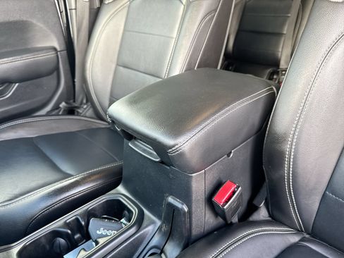 Used 2023 Jeep Gladiator Overland w/ Popular Equipment Package AWD/4WD image 23