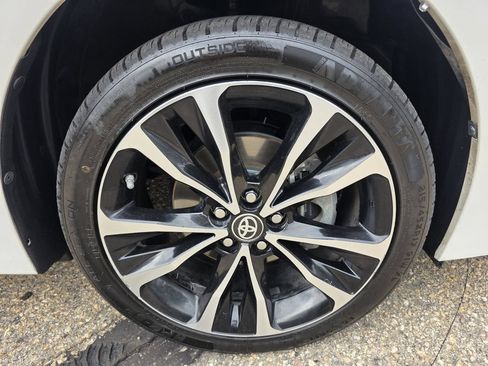 Used 2017 Toyota Corolla SE w/ Carpet Mat Package (TMS) FWD image 38