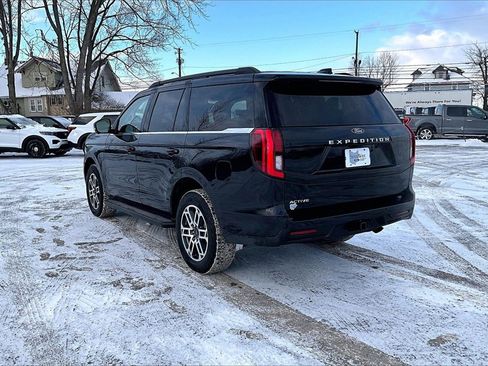 Used 2025 Ford Expedition Active image 3