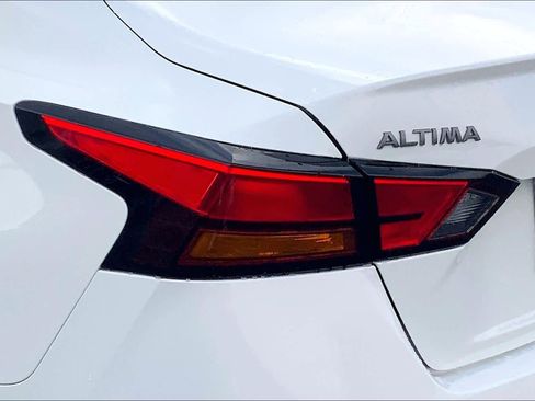 Used 2025 Nissan Altima 2.5 SV FWD image 29