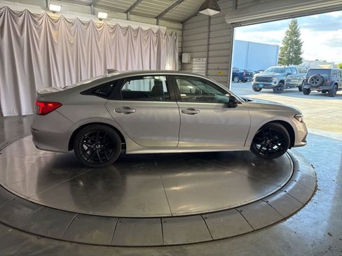 Used 2023 Honda Civic Sport image 3