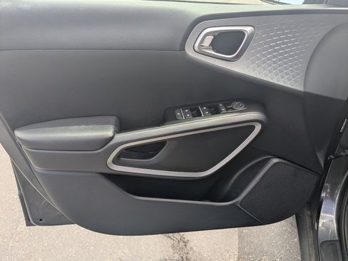 Used 2021 Kia Soul LX FWD image 15