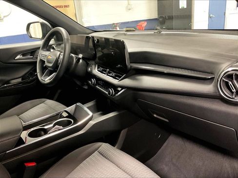 Used 2025 Chevrolet Equinox LT AWD/4WD image 14
