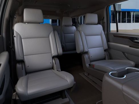 New 2026 Chevrolet Suburban Z71 AWD/4WD image 17