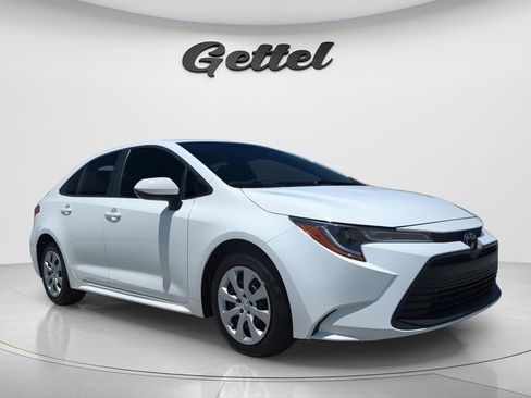 Used 2023 Toyota Corolla LE FWD image 3