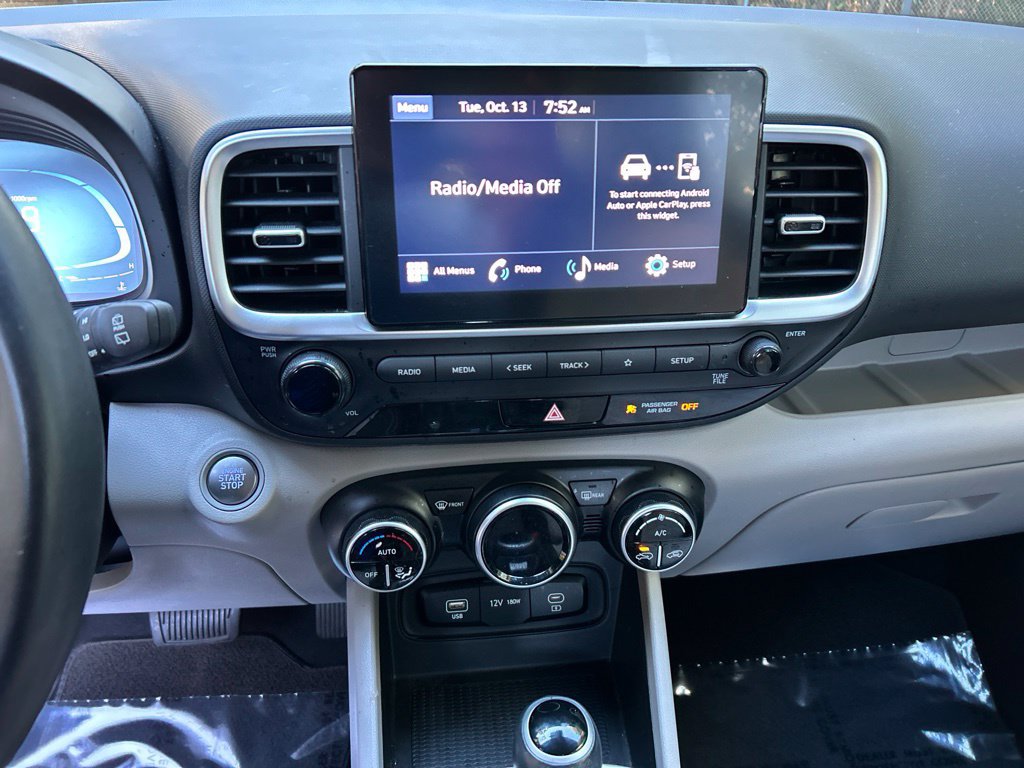 Used 2024 Hyundai Venue SEL FWD image 19