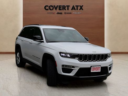 Used 2023 Jeep Grand Cherokee Limited w/ Trailer Tow Prep Group (B) AWD/4WD image 7