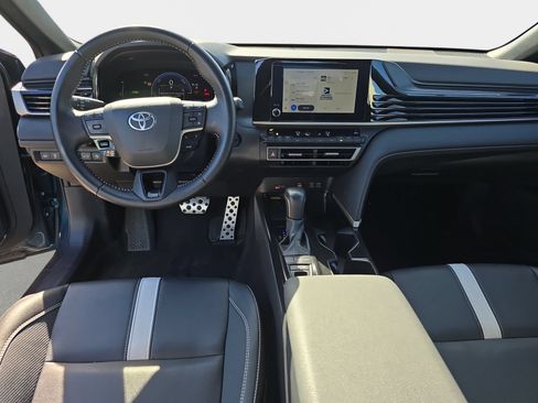 Used 2025 Toyota Camry SE FWD image 12
