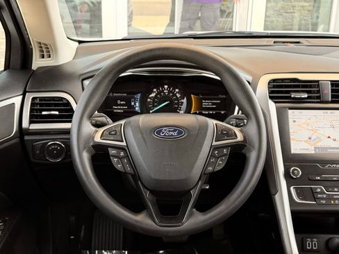 Used 2019 Ford Fusion SE FWD image 26