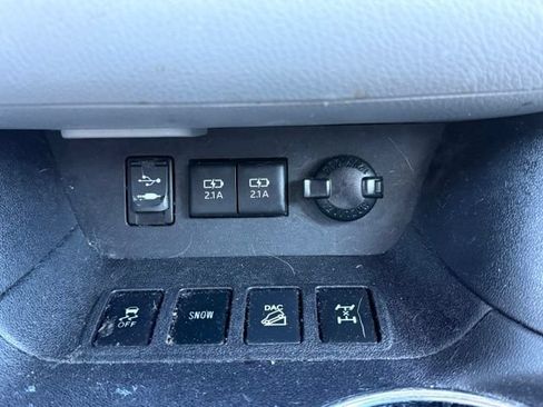 Used 2017 Toyota Highlander XLE AWD/4WD image 21