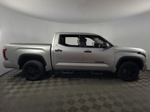Used 2022 Toyota Tundra SR5 w/ SR5 Convenience Package AWD/4WD image 10