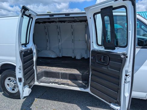 Used 2021 Chevrolet Express 2500 w/ Driver Convenience Package RWD image 9