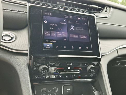 Used 2025 Jeep Grand Cherokee Laredo w/ Luxury Tech Group I AWD/4WD image 26