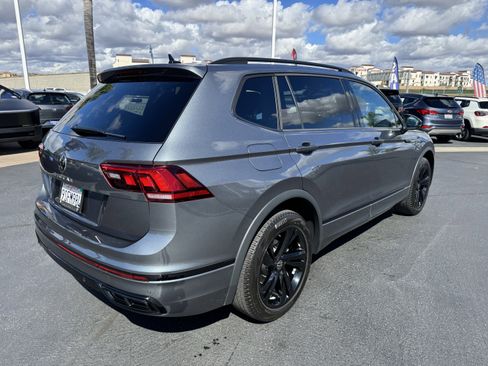 Used 2024 Volkswagen Tiguan SE R-Line image 10